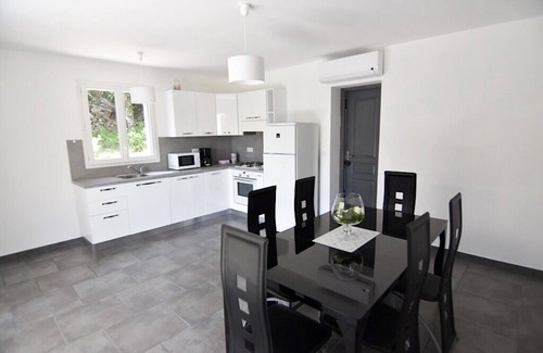 Calenzana Apartamento | EXCELENTE ALQUILER CUALQUIER COMODIDAD - PISCINA - BOULODROMO - ESTACIONAMIENTO PRIVADO EN PAZ