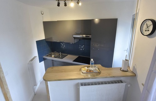 Brive-la-Gaillarde Apartamento | SUPERB STUDIO WITH PRIVATE PARKING DOWNTOWN