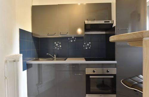 Brive-la-Gaillarde Apartamento | SUPERB STUDIO WITH PRIVATE PARKING DOWNTOWN