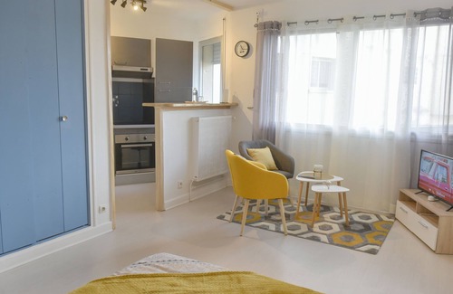 Brive-la-Gaillarde Apartamento | SUPERB STUDIO WITH PRIVATE PARKING DOWNTOWN