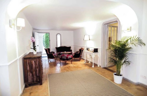 Noves Cama Y Desayuno | Magnífica suite en una villa con piscina privada