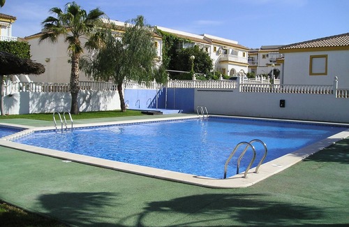 Puerto Marino Casa | Magnífica casa adosada - espaciosa, con orientación sur a la piscina y jardines, con wifi / aire acondicionado.