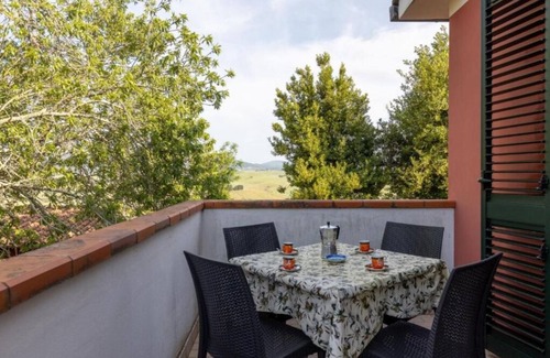 Lorenzana Casa | Superb "Tuscan" style cottage dominates a magical landscape, welcomes families.
