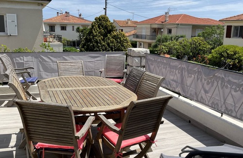 Saint-Laurent-du-Var Apartamento | Superb upstairs villa with private garden and parking.
