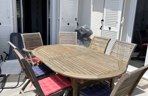 Saint-Laurent-du-Var Apartamento | Superb upstairs villa with private garden and parking.