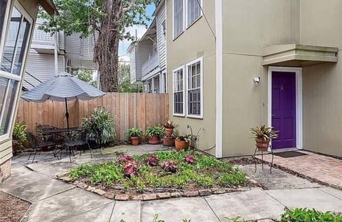 Touro Apartamento | Superb Uptown Location!