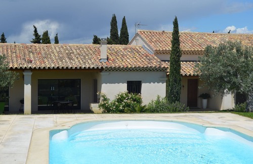 Saze Villa | Magnífica villa con piscina PROX Avignon, Luberon,