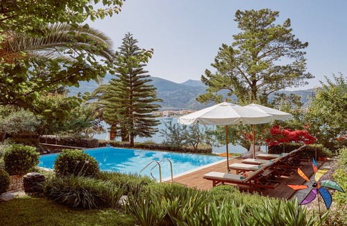 Yenion Villa | Magnífica villa frente al mar con piscina privada, embarcadero, lancha motora incluida y sauna