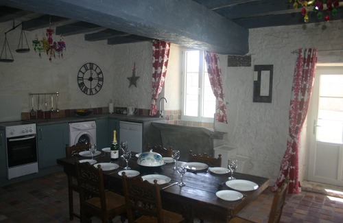Princay Casa | Magnífica casa rural de 3 dormitorios recientemente convertida con piscina en Loire / Vienne border