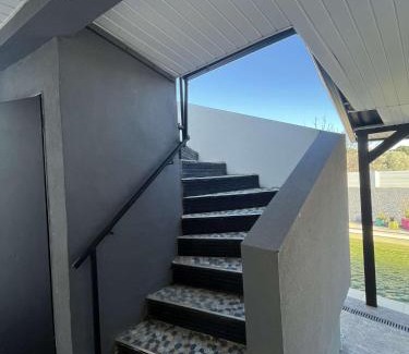Villeneuve-les-Beziers Apartamento | Superbe appartement dans villa avec piscine