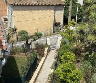 Sainte-Maxime Apartamento | Superbe appart neuf centre ville 6 personnes calme avec jardin