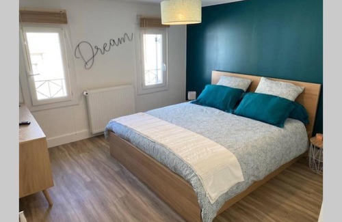 La Roche-Chalais Apartamento | Superbe appartement rénové 4 personnes Le Zen Scandi au centre ville - Draps - Serviettes Parking -