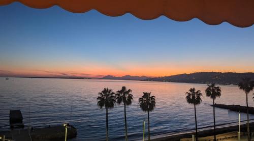Juan-les-Pins Apartamento | Superbe appartement vue mer panoramique