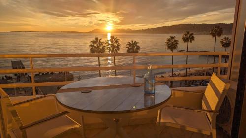 Juan-les-Pins Apartamento | Superbe appartement vue mer panoramique