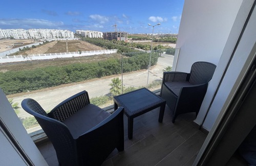 Oulad Azzouz Apartamento | Superbe Appartement Avec Grande Piscine, à 5 Minutes de la Plage !