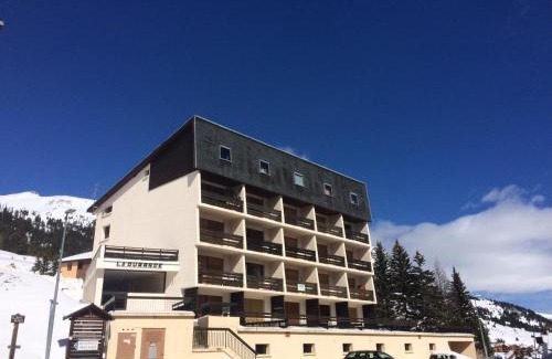 Montgenevre Apartamento | Superbe appartement rénové - 4 pers - Terrasse plein sud - Garage privé - Proche pistes et commodités - FR-1-445-46