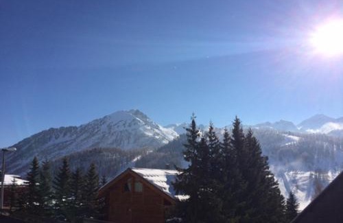 Montgenevre Apartamento | Superbe appartement rénové - 4 pers - Terrasse plein sud - Garage privé - Proche pistes et commodités - FR-1-445-46
