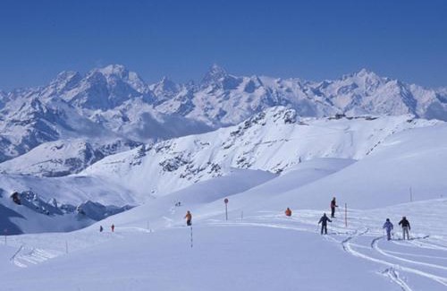 Montgenevre Apartamento | Superbe appartement rénové - 4 pers - Terrasse plein sud - Garage privé - Proche pistes et commodités - FR-1-445-46