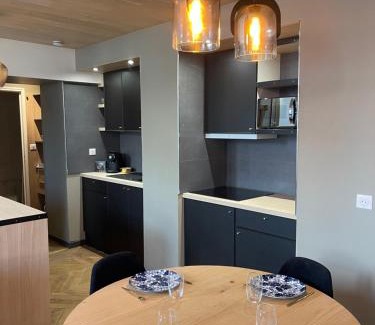 Montlucon Apartamento | Superbe F3 meublé , hyper centre, fibre, idéal Pro