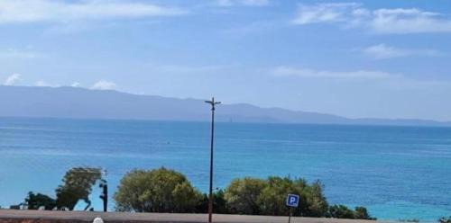 Ajaccio Apartamento | Superbe Pieds dans l eau ajaccio face à la mer plage de sable fin route des îles des sanguinaires