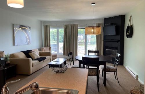 Bromont Apartamento | Superbe ski-in ski-out condo