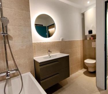 Quartier Administrations Apartamento | Superbe T2 avec grande terrasse en centre ville à 5 min à pieds des Arènes de Nîmes