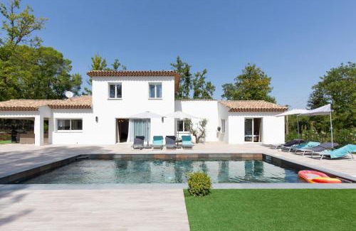 Seillans Villa | Superbe Villa Seillans LA GRANDE BASTIDE avec piscine, jardin, climatisation et salle de sport