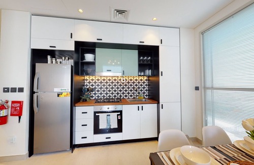 Emirates Hills Apartamento | SuperHost - High-End apartment With Burj Khalifa Glimpse