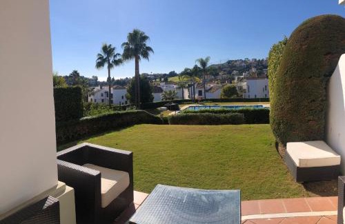 Benahavis Apartamento | Superior 3BR GolfLA Apartment Minutes from Puerto Banus & Marbella