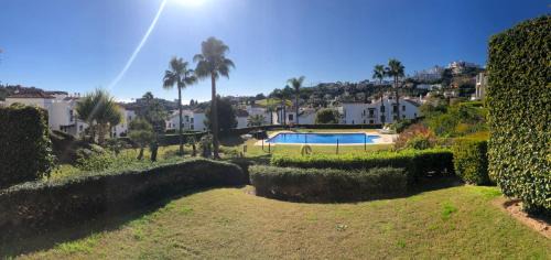 Benahavis Apartamento | Superior 3BR GolfLA Apartment Minutes from Puerto Banus & Marbella