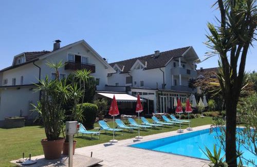 Velden am Worther See Apartamento | Superior-Apartment mit Pool und Seezugang