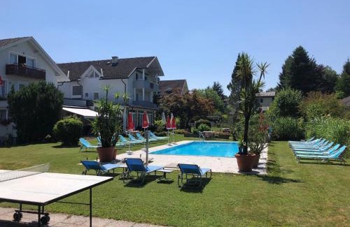 Velden am Worther See Apartamento | Superior-Apartment mit Pool und Seezugang