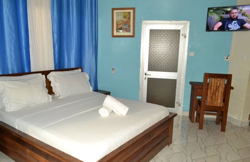 Kribi Hotel | Habitacion Doble-Superior-Baño con bañera