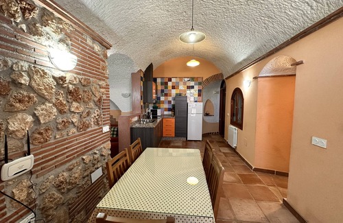 Benalúa de Guadix Apartamento | Cueva Familiar Superior para 4 personas
