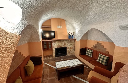 Benalúa de Guadix Apartamento | Cueva Familiar Superior para 4 personas