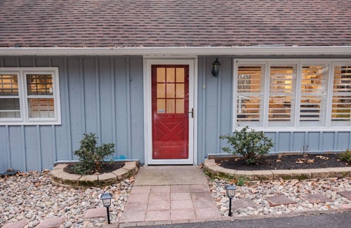Forest Grove Casa | Superior Guest Room w Hot Tub w Outdoor view