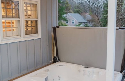 Forest Grove Casa | Superior Guest Room w Hot Tub w Outdoor view