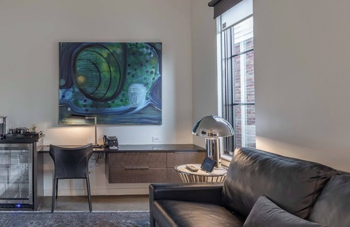 West End Hotel | Superior King Suite | 121 Hotel by AvantStay