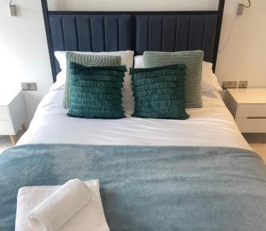 St Albans Apartamento | Superior Large Suite Luxury Living City Apartment, 2 Kingsize Bedrooms Business Suite - Free WiFi