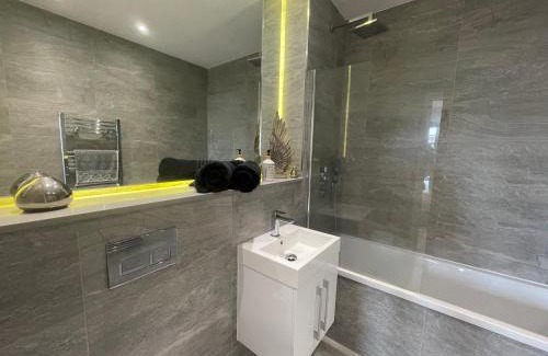 St Albans Apartamento | Superior Large Suite Luxury Living City Apartment, 2 Kingsize Bedrooms Business Suite - Free WiFi