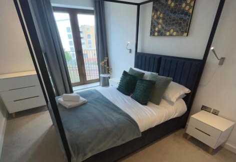 St Albans Apartamento | Superior Large Suite Luxury Living City Apartment, 2 Kingsize Bedrooms Business Suite - Free WiFi