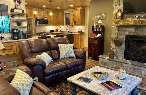 Lutsen Casa | Cozy unit with amazing views and direct access to the shore of Lake Superior