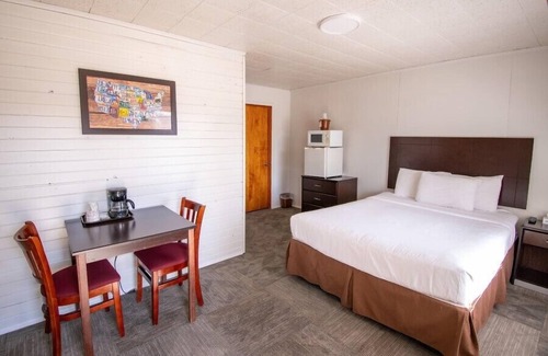 Munising Hotel | Superior Motel & Suites