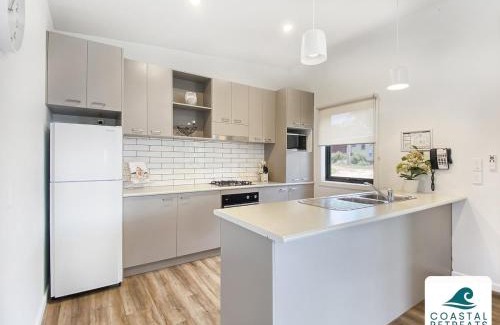 Cowes Villa | Superior Poolside Retreat Resort