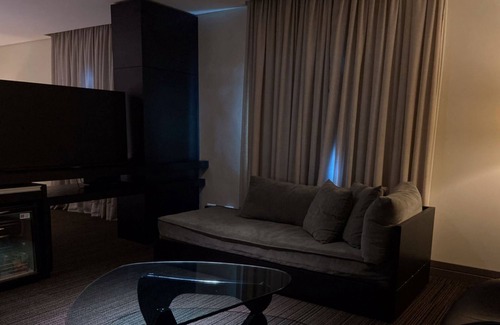 Reboucas Casa | Superior Prime Double ¼ UmQuarto 1- PR.