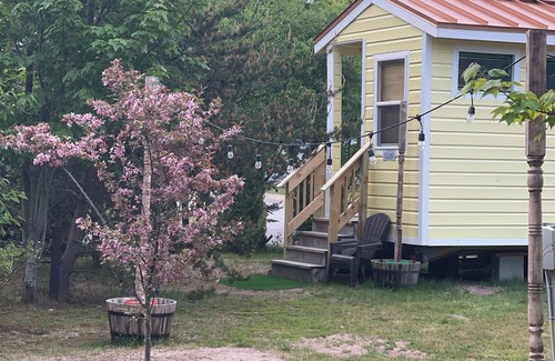 Christmas Cabina | Superior Sunrise Tiny Home w/Firepit & access to Pictured Rocks and Grand Island