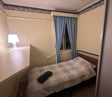 Guildford West Casa | Superior Twin Room in Spacious and Modern Home - NR10