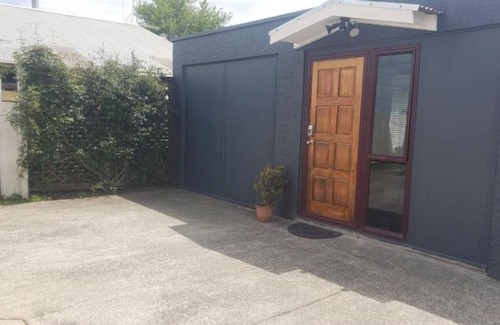 Te Awamutu Casa | Superking-bed granny flat /free wifi & parking - self check in