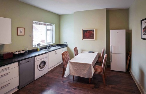 North Bitchburn Apartamento | Superking beds, spacious and comfortable first floor apartment near town centre