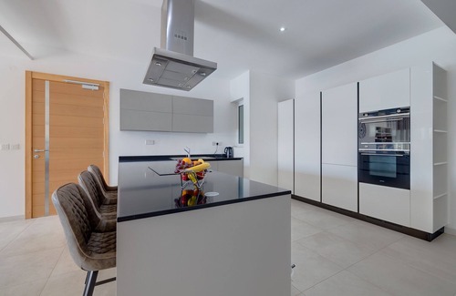 Sliema Apartamento | Superlative Apartment With Valletta and Harbour Views